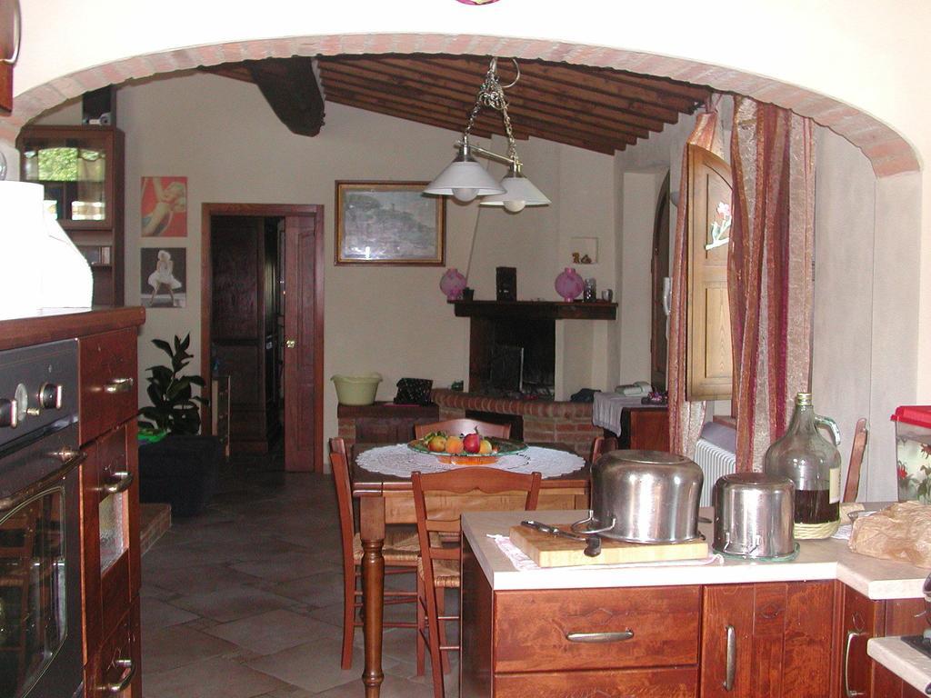 Hostal Casale Il Colombaio Di Toiano Valli Exterior foto