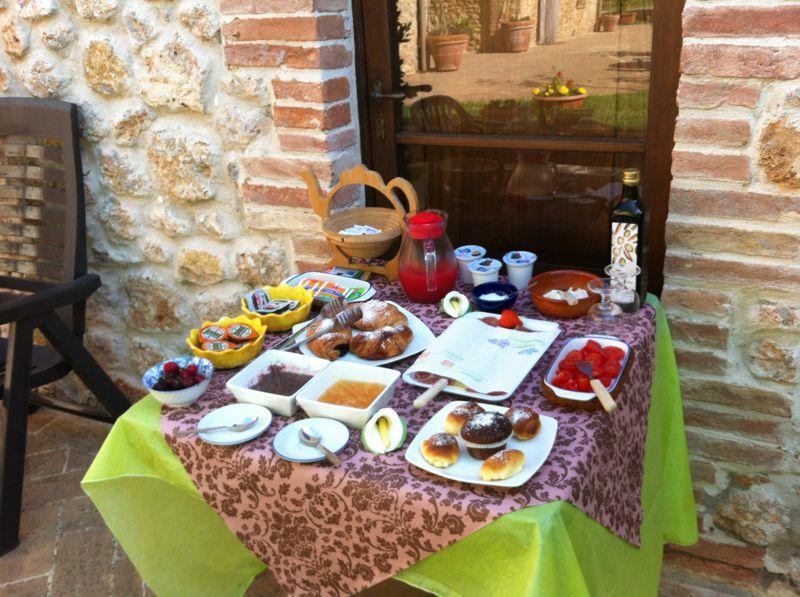 Hostal Casale Il Colombaio Di Toiano Valli Exterior foto